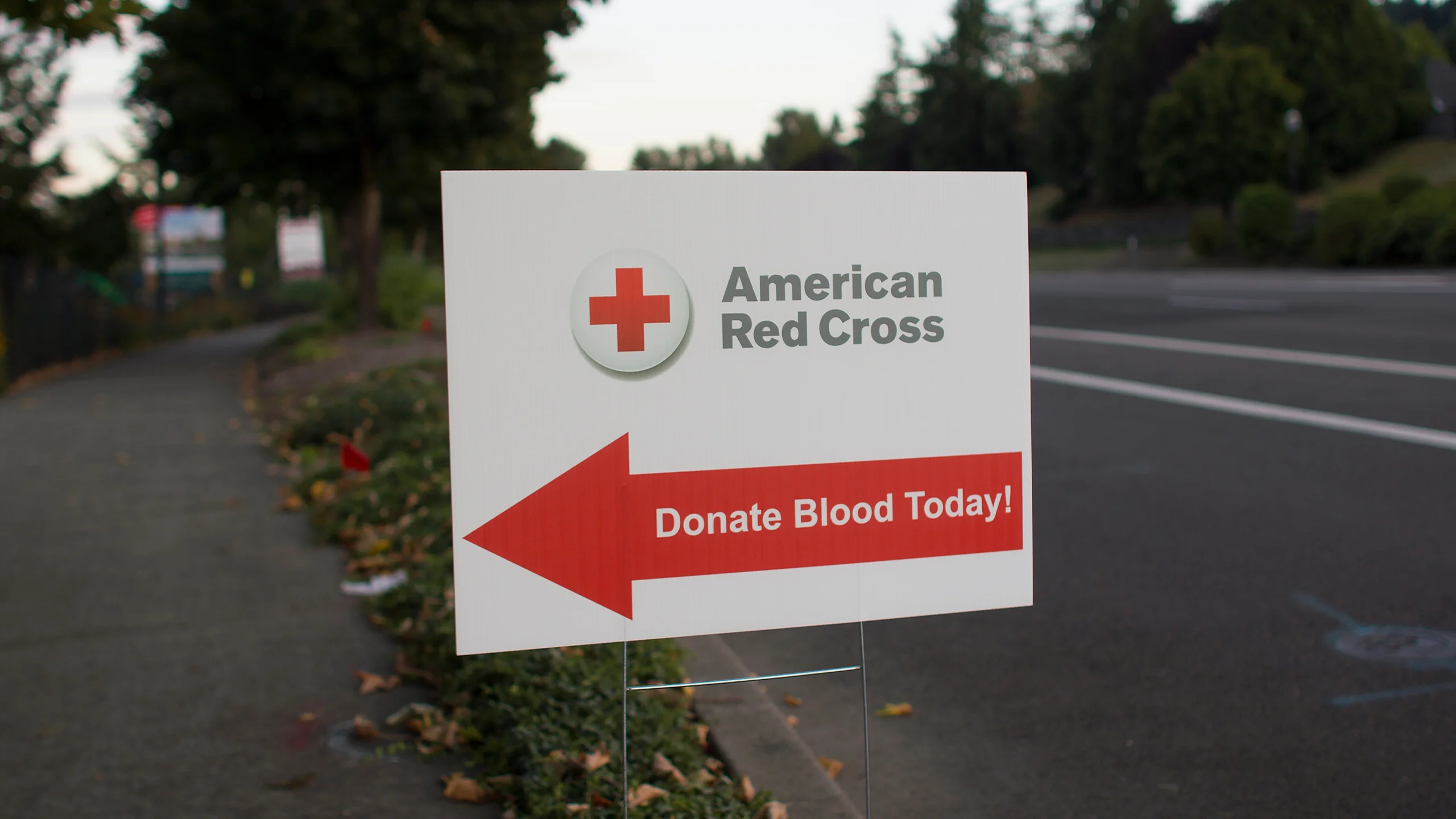 American Red Cross street sign adversting to 'Donate blood today!'